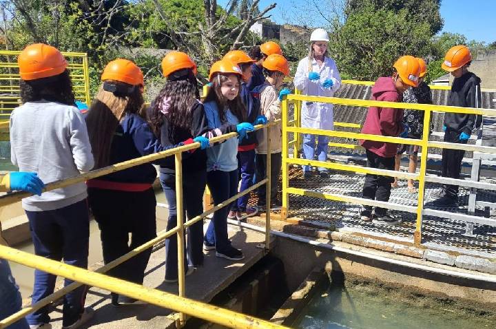 Alunos da Escola Fernando Hoff visitam estação de tratamento de água da Corsan