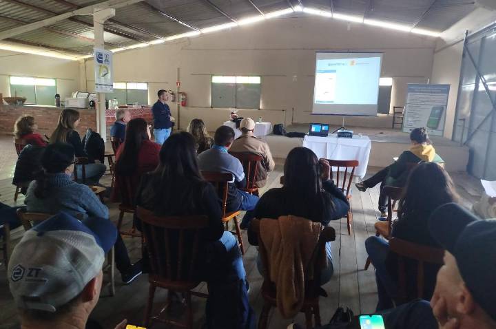 Emater promove palestra sobre emissão obrigatória de notas eletrônicas para produtores rurais