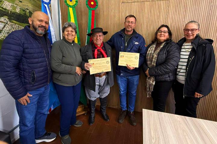 Prefeitura entrega convites de honra da Semana Farroupilha 2026 a personalidades que preservam as tradições gaúchas em Barra do Ribeiro