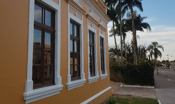 Prefeitura publica decreto com medidas para reduzir gastos após queda na arrecadação