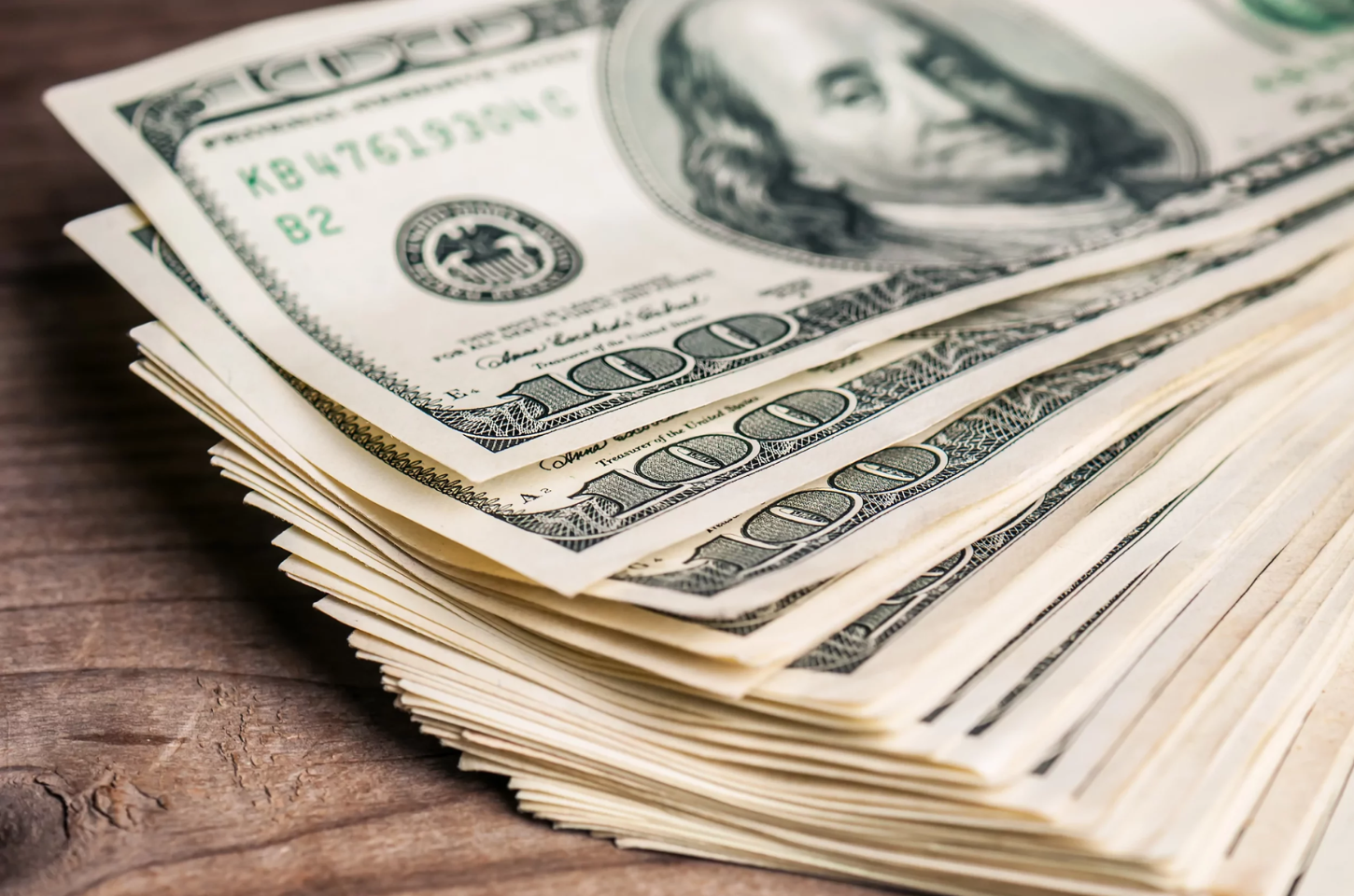 Mercado financeiro reage a temores inflacionários e registra queda na bolsa e alta do dólar