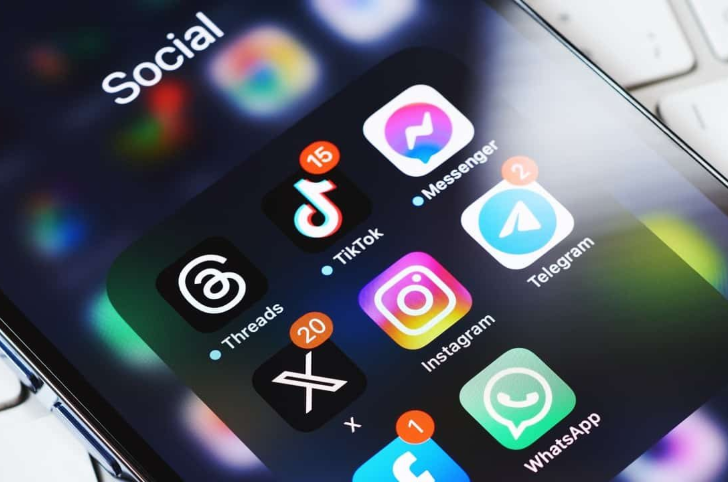 A relação entre Governos e plataformas de redes sociais