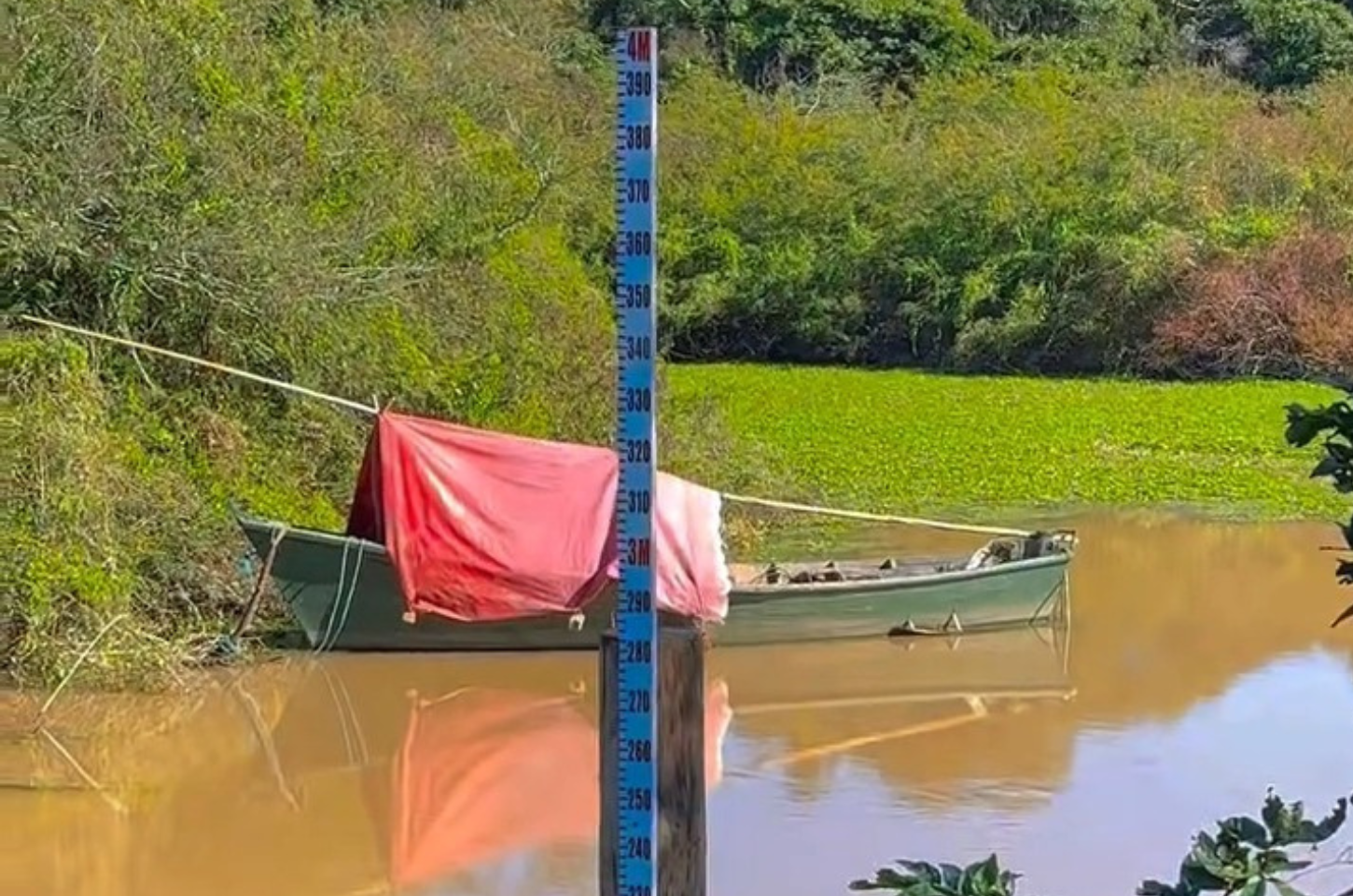 Barra do Ribeiro instala réguas para monitorar nível da água em pontos estratégicos