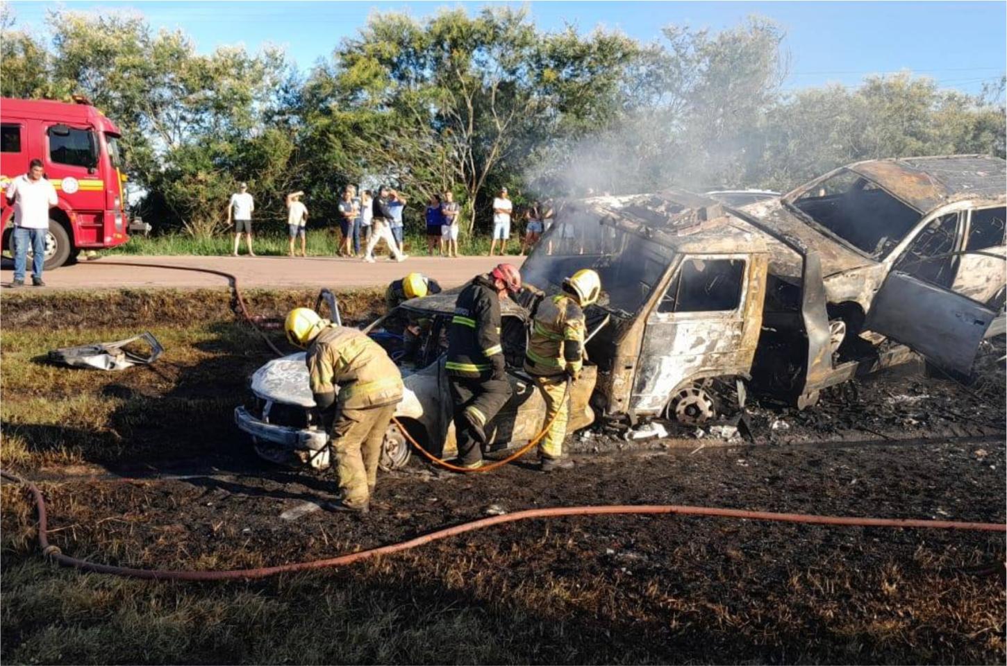 Colisão entre carro e caminhão guincho deixa mulher morta em Barra do Ribeiro