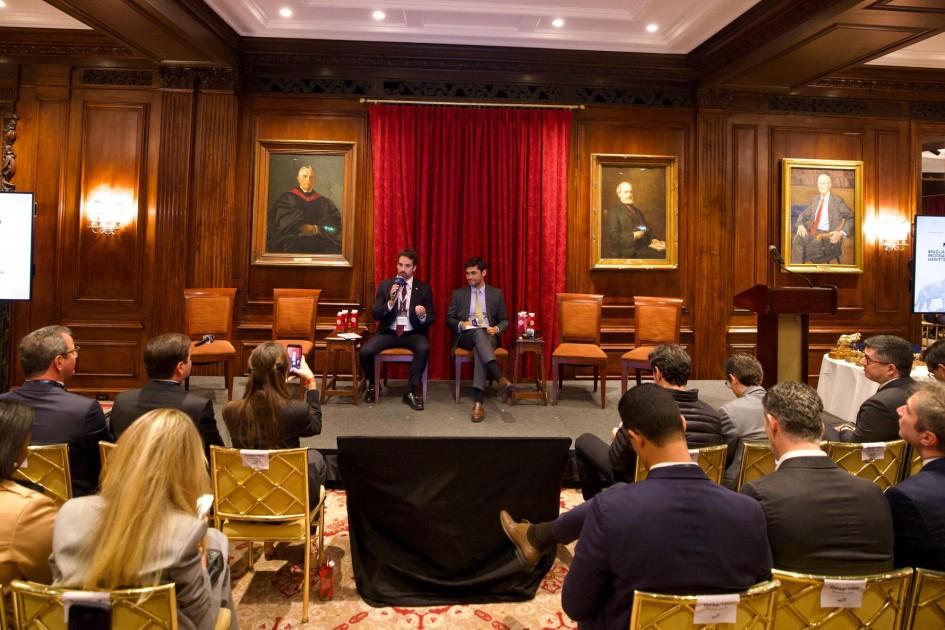 Em Nova York, governador Eduardo Leite cita investimento da CMPC em Barra do Ribeiro ao apresentar RS a investidores internacionais