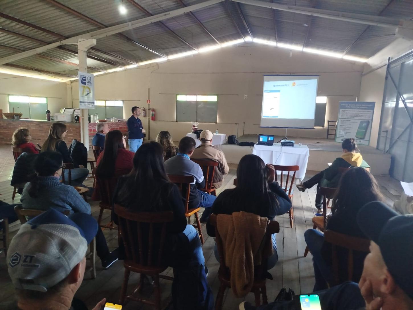 Emater promove palestra sobre emissão obrigatória de notas eletrônicas para produtores rurais